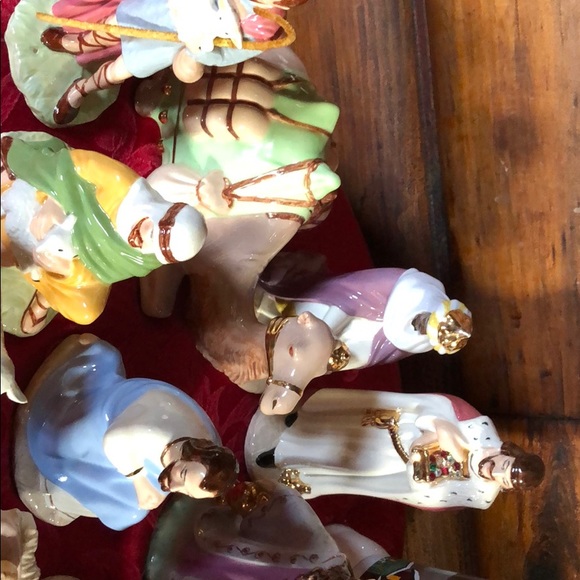 Nativity Set 16 Piece - Picture 3 of 4